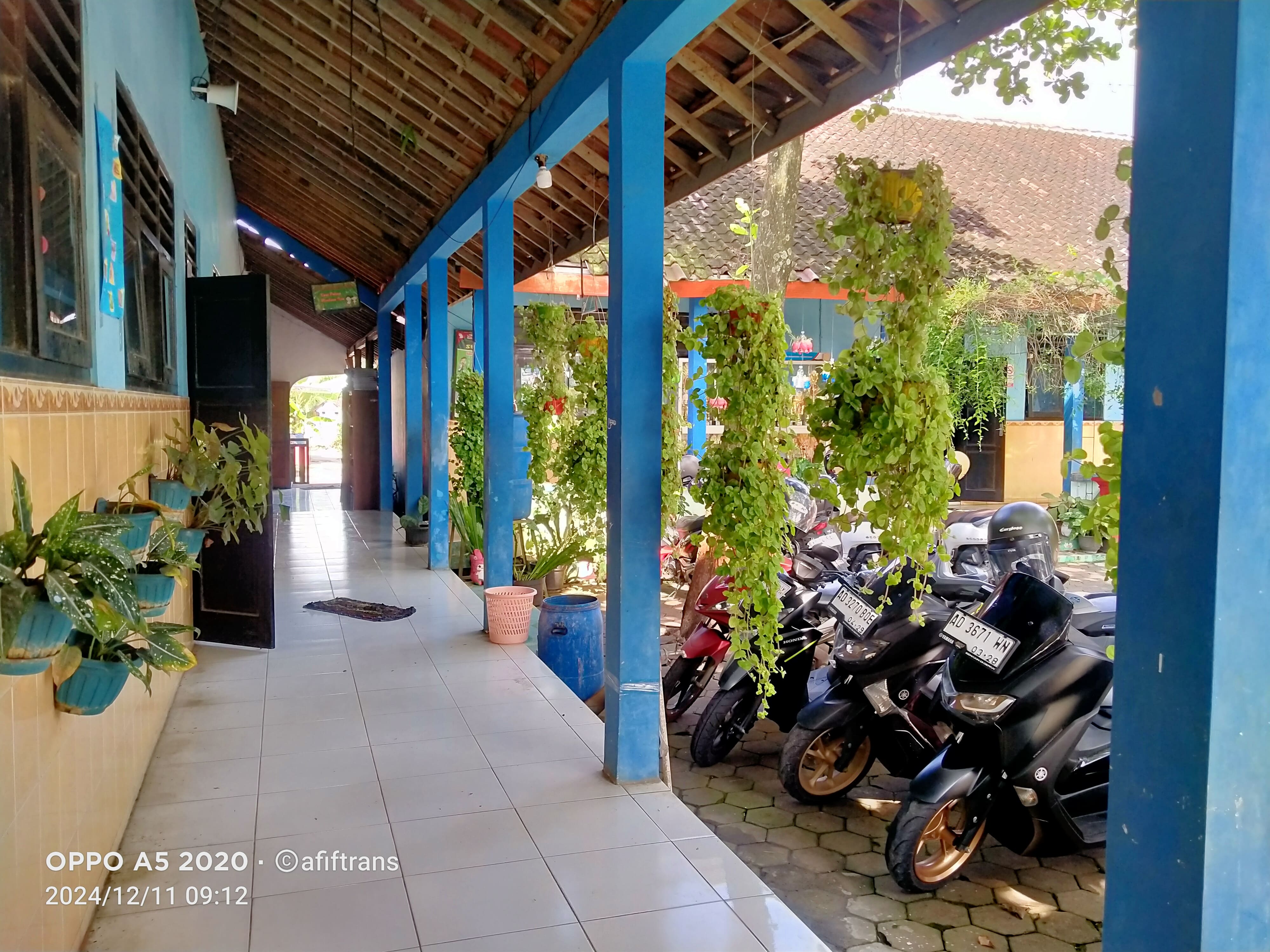 Teras yang bersih dan nyaman